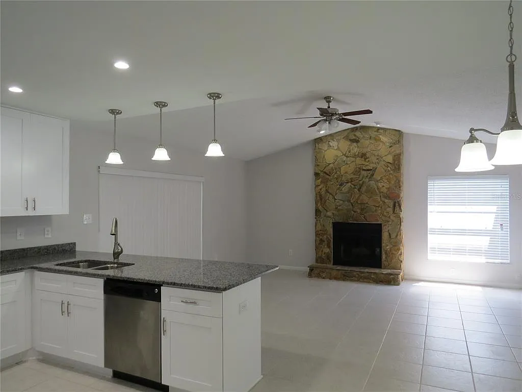 4 bed, 2.0 bath, 2159 sqft, $3,000 — Photo 3