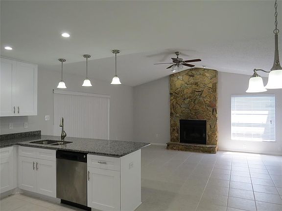 3rd image of 4023 Paddlewheel Dr