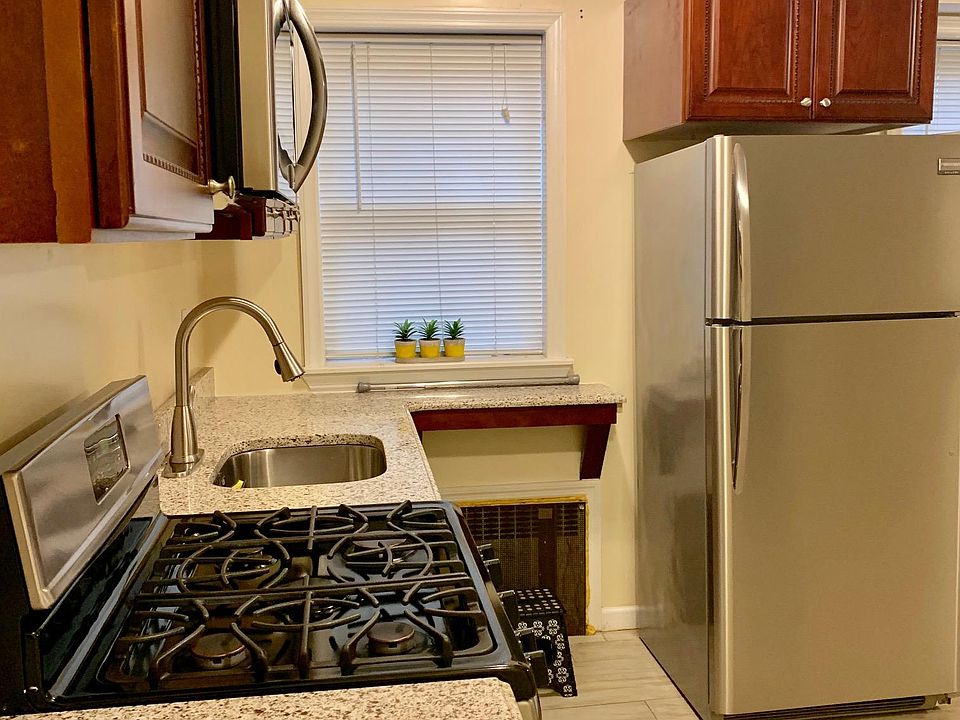 1st image of 1631 Allerton Ave #1