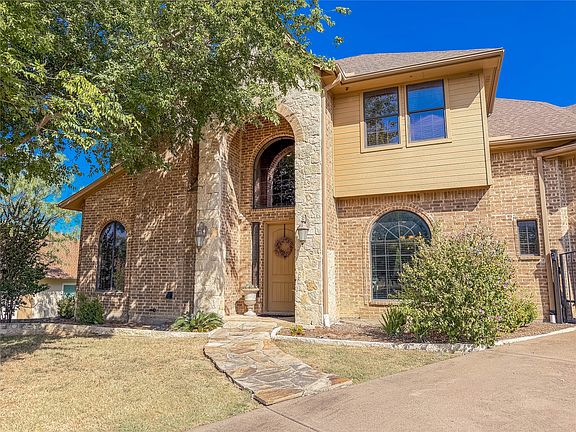 2nd image of 2737 Wood Lake Dr