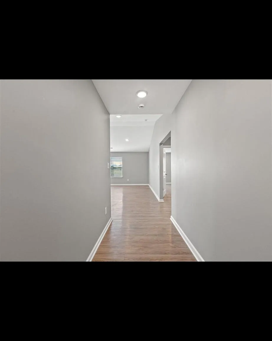 3 bed, 2.0 bath, 1625 sqft, $1,895 — Photo 3