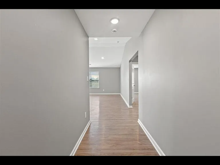 340 Pageant Dr — Photo 3