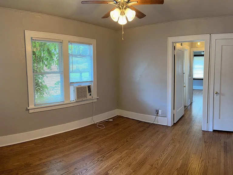 922 W Hill St — Photo 16