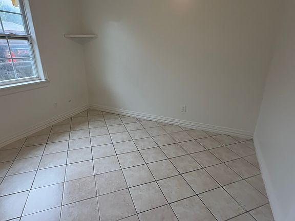 4th image of 307 Collins Rd