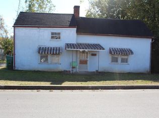 448 W Factory St, Harrodsburg, KY 40330