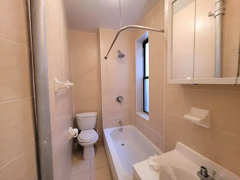 121 W 104th St #5V — Photo 8