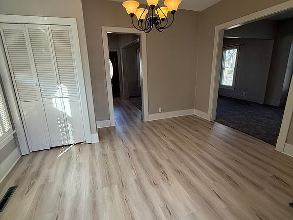 3rd image of 225 E Maple St