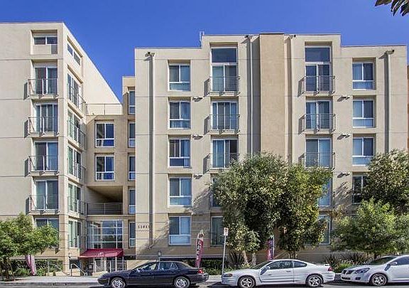 5th image of 11011 Huston St Penthouse 7