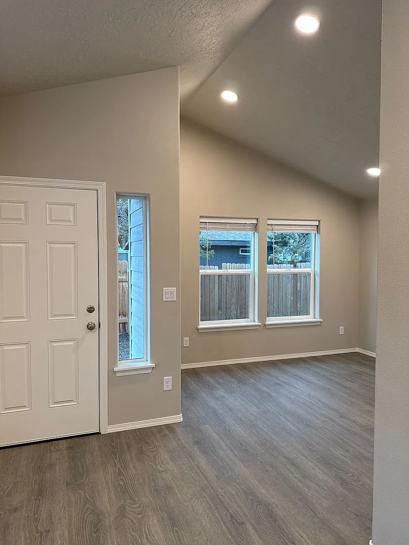 Brand New 2 Bdrm House Near Old Mill, All Appliances including Washer/dryer, Air Conditioning, Qu... — Photo 4