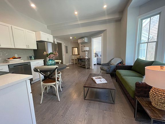 3rd image of 328 Bank St #13