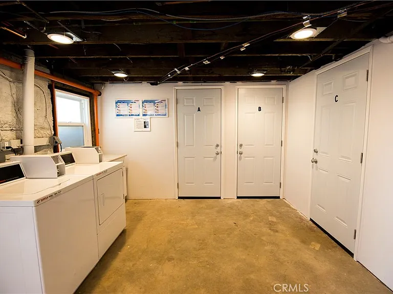 711 W 6th St #5 — Photo 21