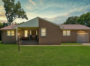 215 Woodbury Forrest Dr, Hampton, VA 23666