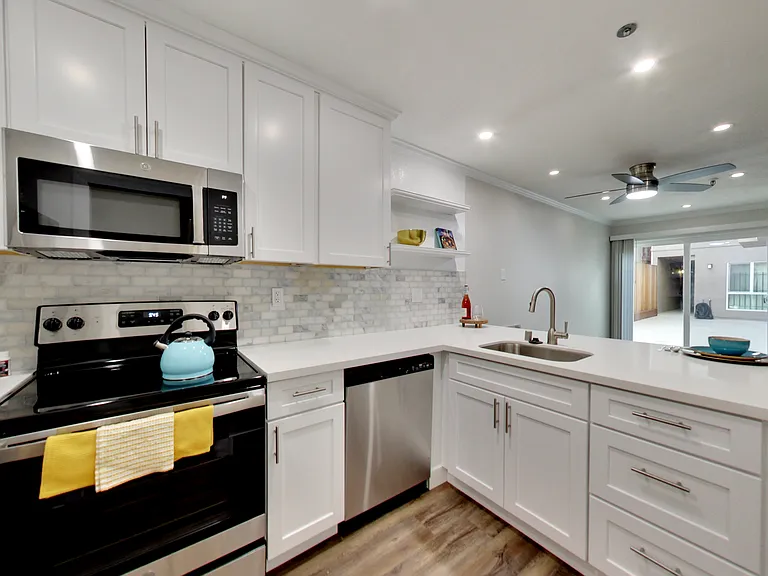 378 Van Buren - Renovated 2bed and 1bed units - Beautiful Building! — Photo 112