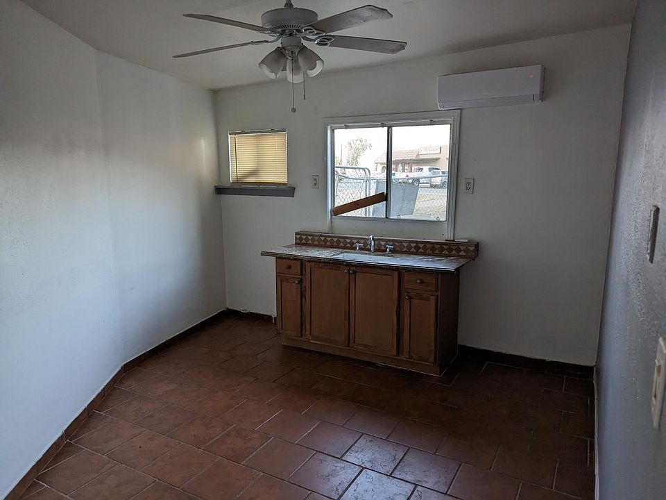 2nd image of 82492 Valencia Ave