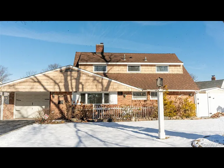 2155 Salisbury Park Dr — Photo 1