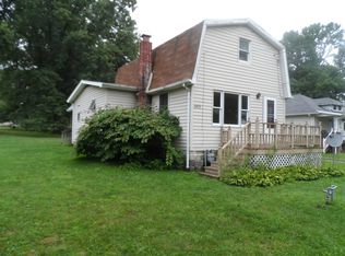 6899 Wood St, Brookfield, OH 44403