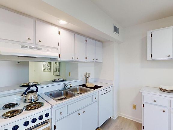 3rd image of 1085 Bald Eagle Dr Unit B304