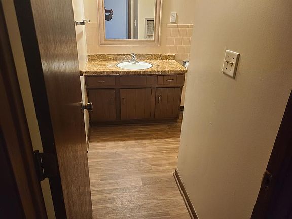 3rd image of 1400-1430 Nettie St