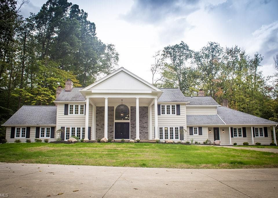 1st image of 4 Whisperwood Ln