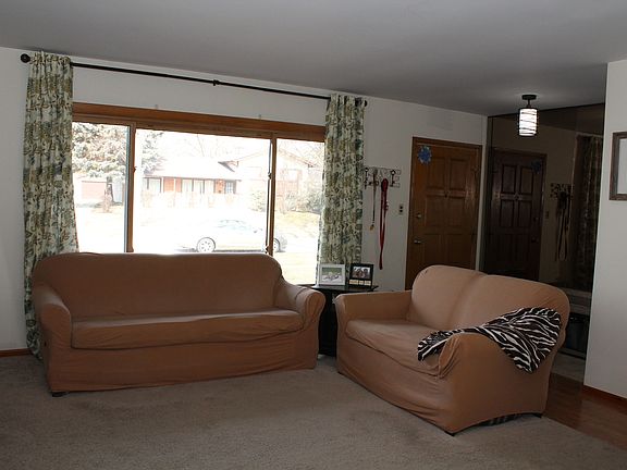 3rd image of 685 Flagstaff Ln