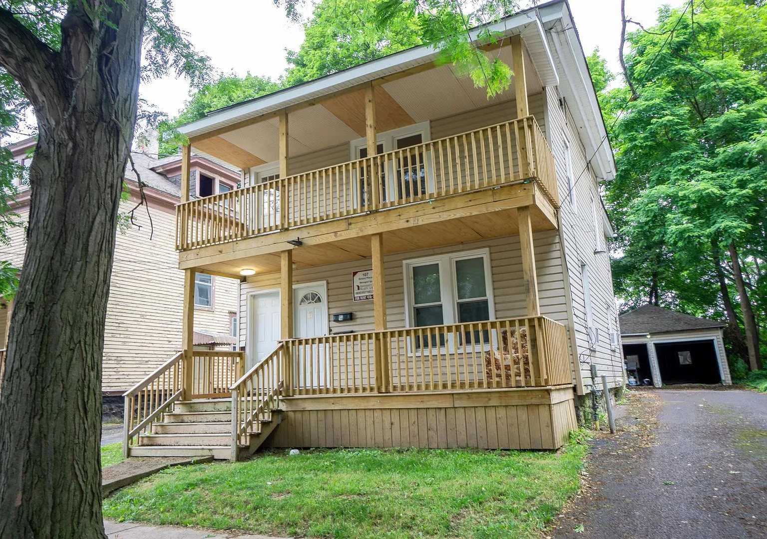 107 Bristol Apt 2 - Available 7/1/27 - Back Upper Deck Overlooking Thornden Park — Photo 2