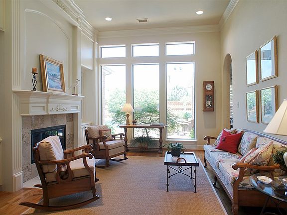 2nd image of 3212 Fannin Ln