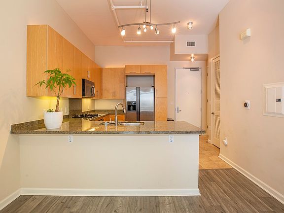 3rd image of 527 10th Ave Unit 310