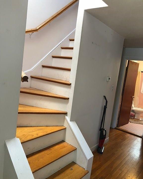 2nd image of 16 Mount Vernon St #2