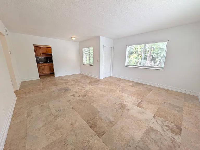 3007 N Andrews Ave — Photo 4