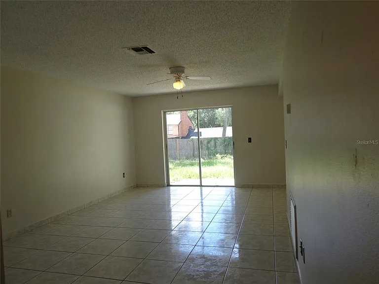721 Regent Cir S — Photo 3