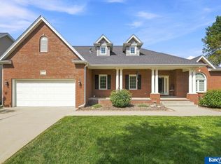 3201 Crown Pointe Rd, Lincoln, NE 68506