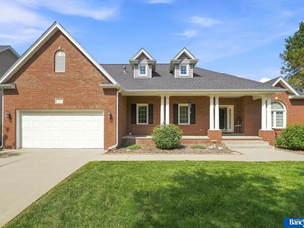 3201 Crown Pointe Rd, Lincoln, NE 68506