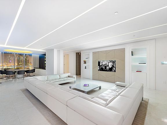 3rd image of 50 S Pointe Dr #1604-05
