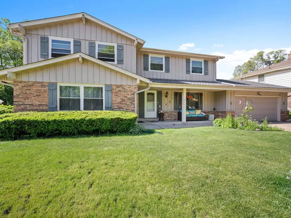 7451 Highview DRIVE #7453, Greendale, WI 53129