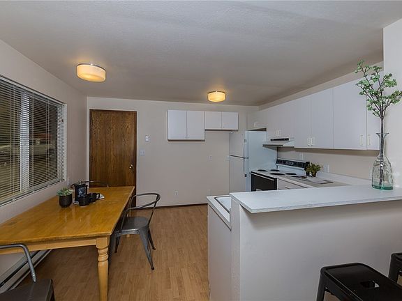 4th image of 8909 44th Dr NE