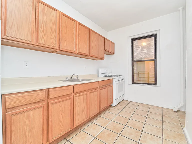 56 Bennett Ave #1K — Photo 6