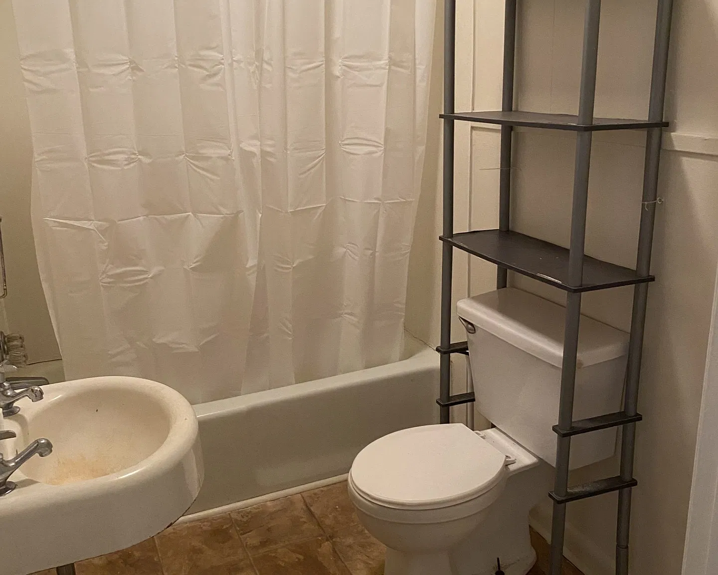 1 bed, 900 sqft, $595 — Photo 4