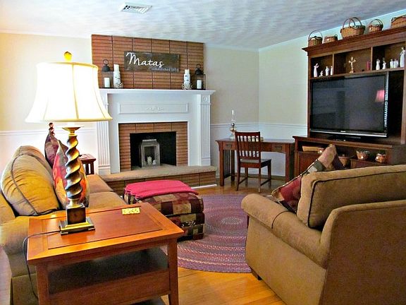 2nd image of 1516 Manhattan Dr