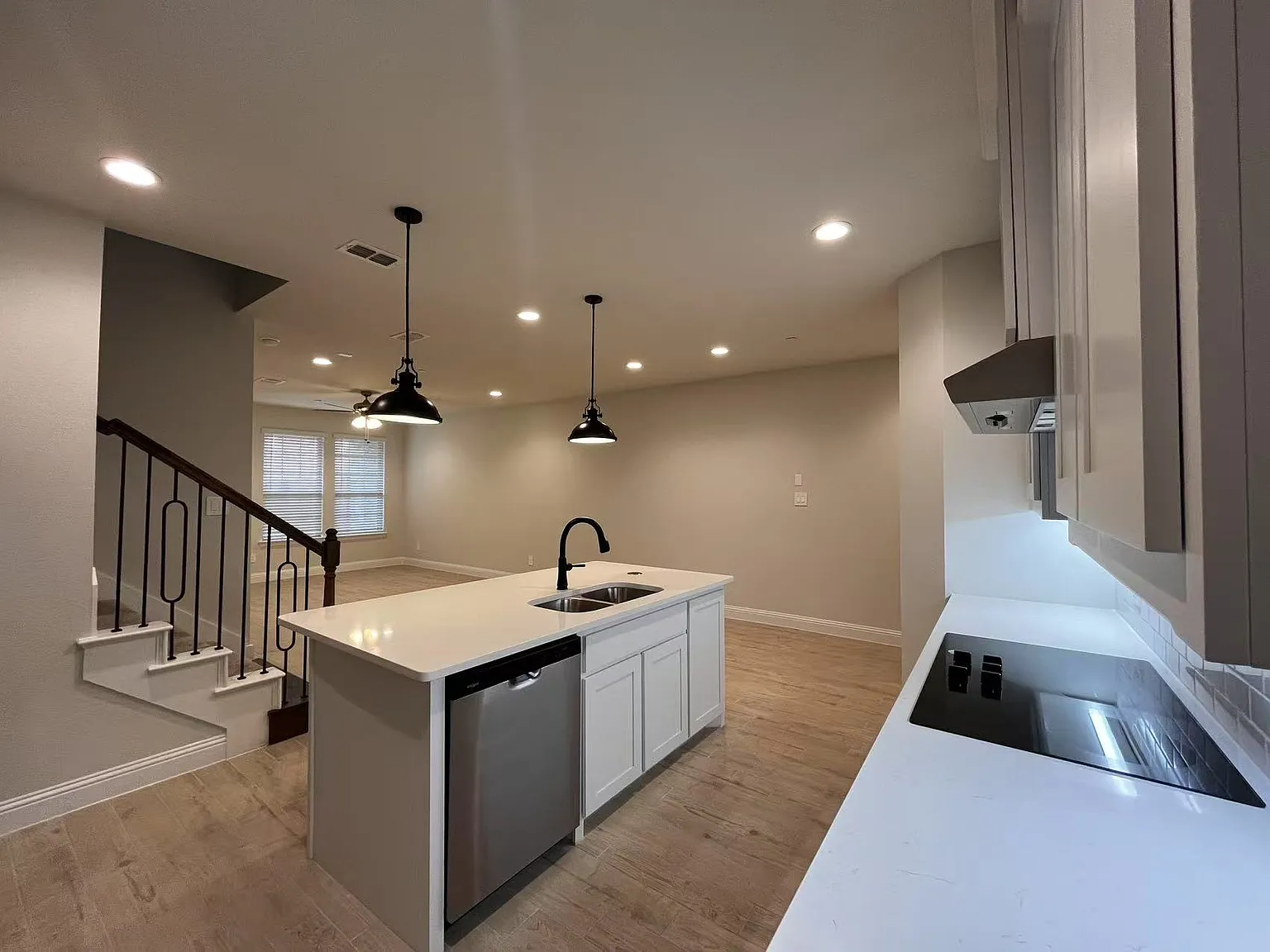 4 bed, 2.5 bath, 2163 sqft, $2,950 — Photo 4