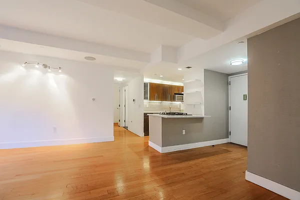 Sold by Winzone Realty Inc | media 3