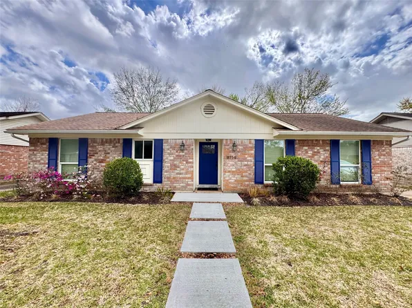 9719 Springmont Dr, Houston, TX 77080