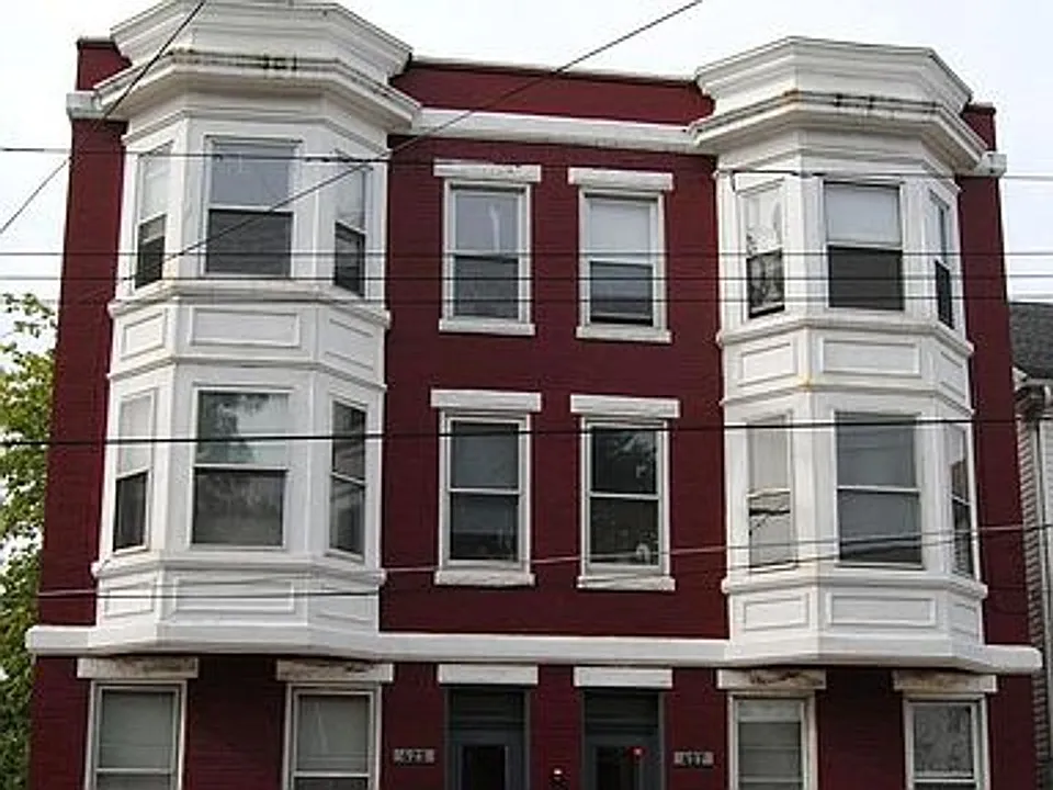 425-427 W Franklin St