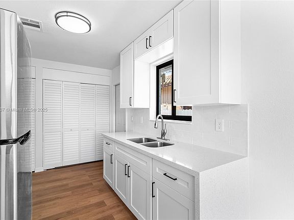5th image of 205 NW 7th Ave