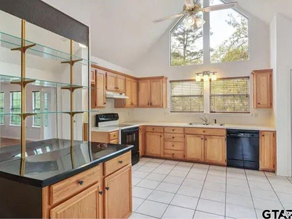 2nd image of 275 Wildwood Trl