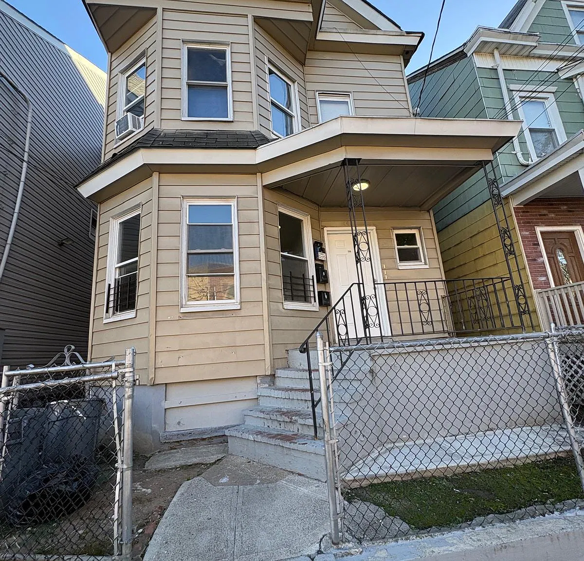3 bed, $2,045 — Photo 1