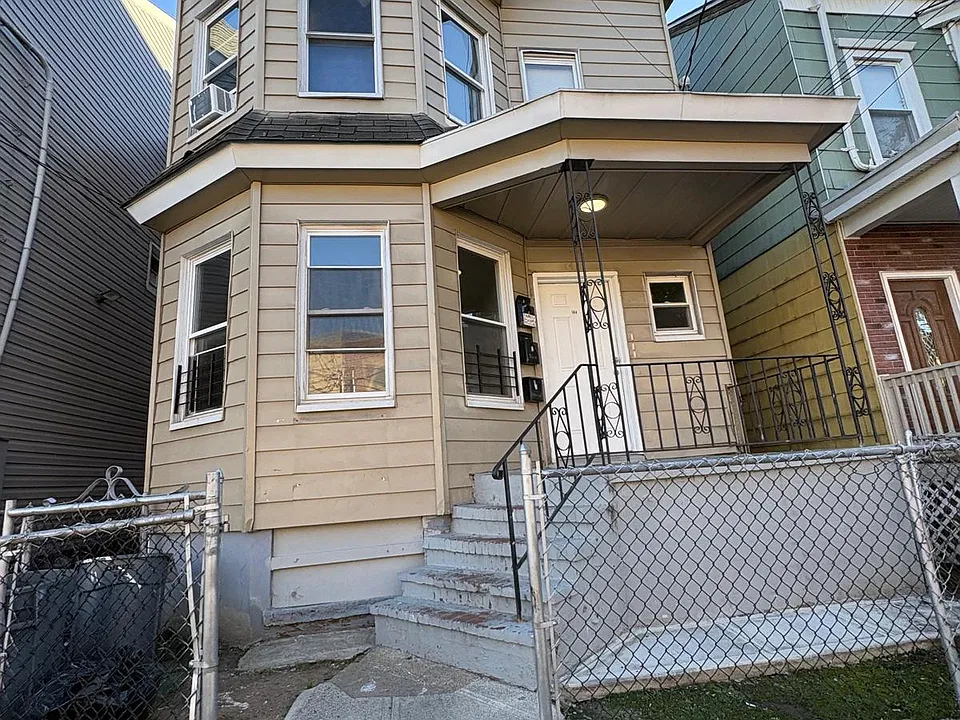 148 Putnam St #1