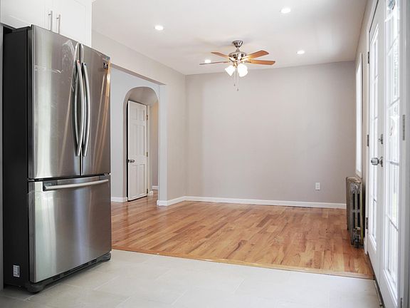 4th image of 61 Francine Ave