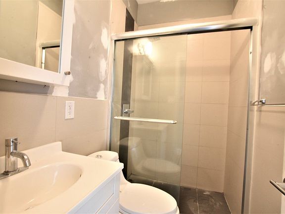 5th image of 2 Pinehurst Ave APT 6D