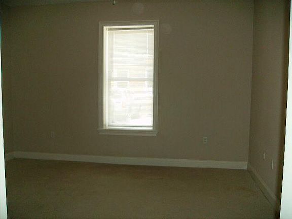 3rd image of 617 High St APT B