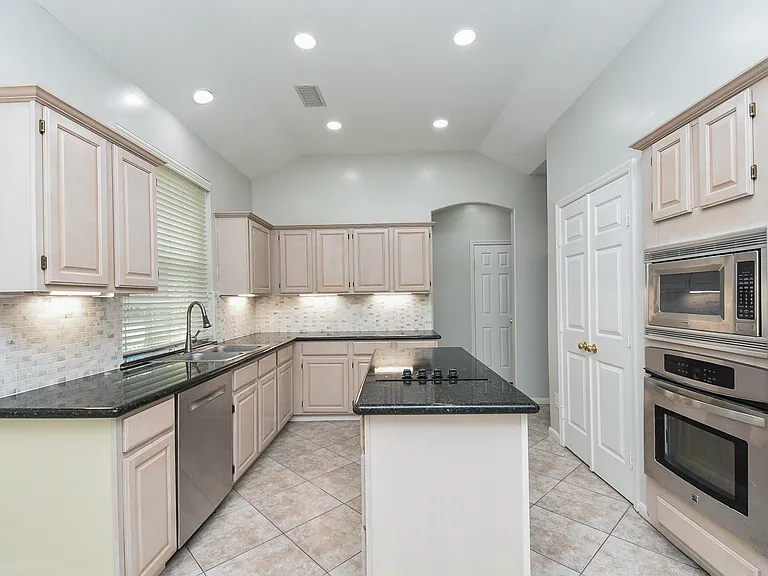 202 W Sterling Pond Cir — Photo 14